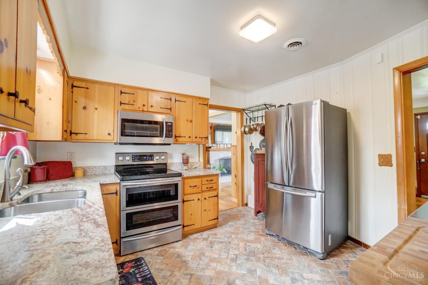 8986 Livingston Road Cincinnati, OH 45251 - Photo 15 of 35 Gallery Image 15