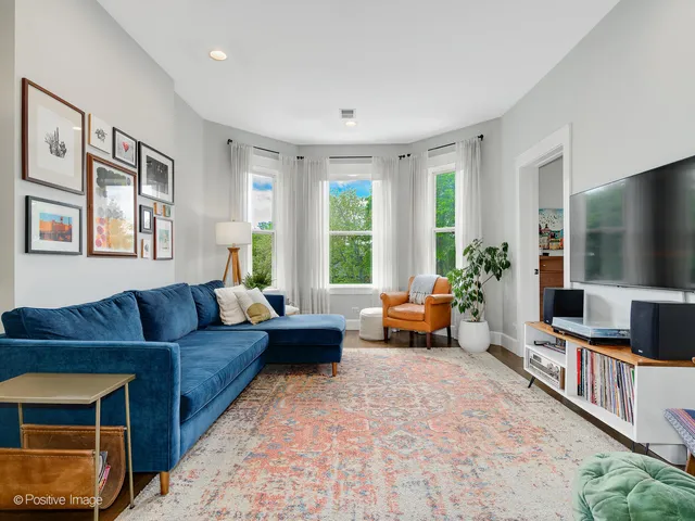 $495,000 | 3903 North Seeley Avenue, Unit 3, Chicago, IL 60618