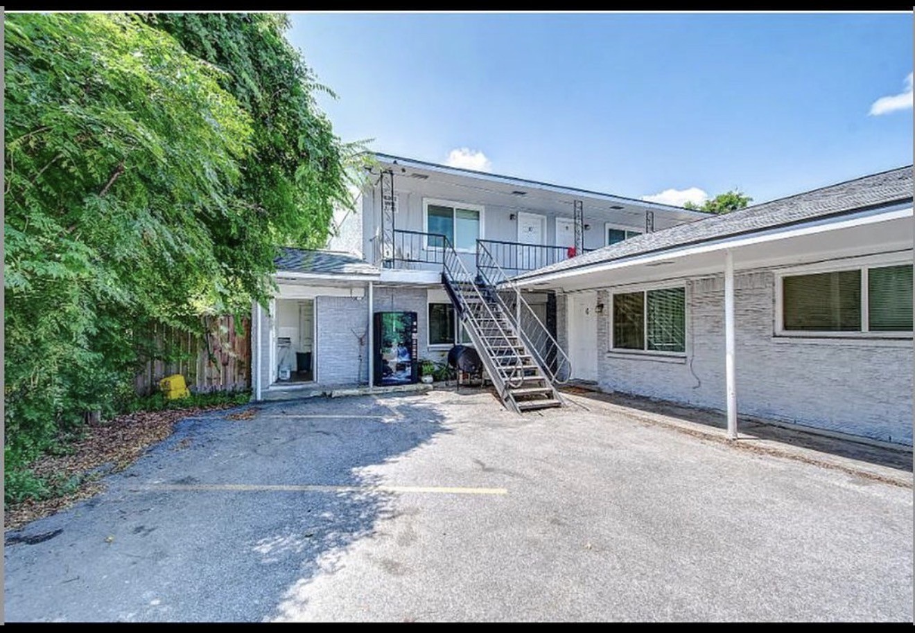 26 Farrell Street Houston, TX 77022 - Photo 3 of 10 a view of a house with backyard