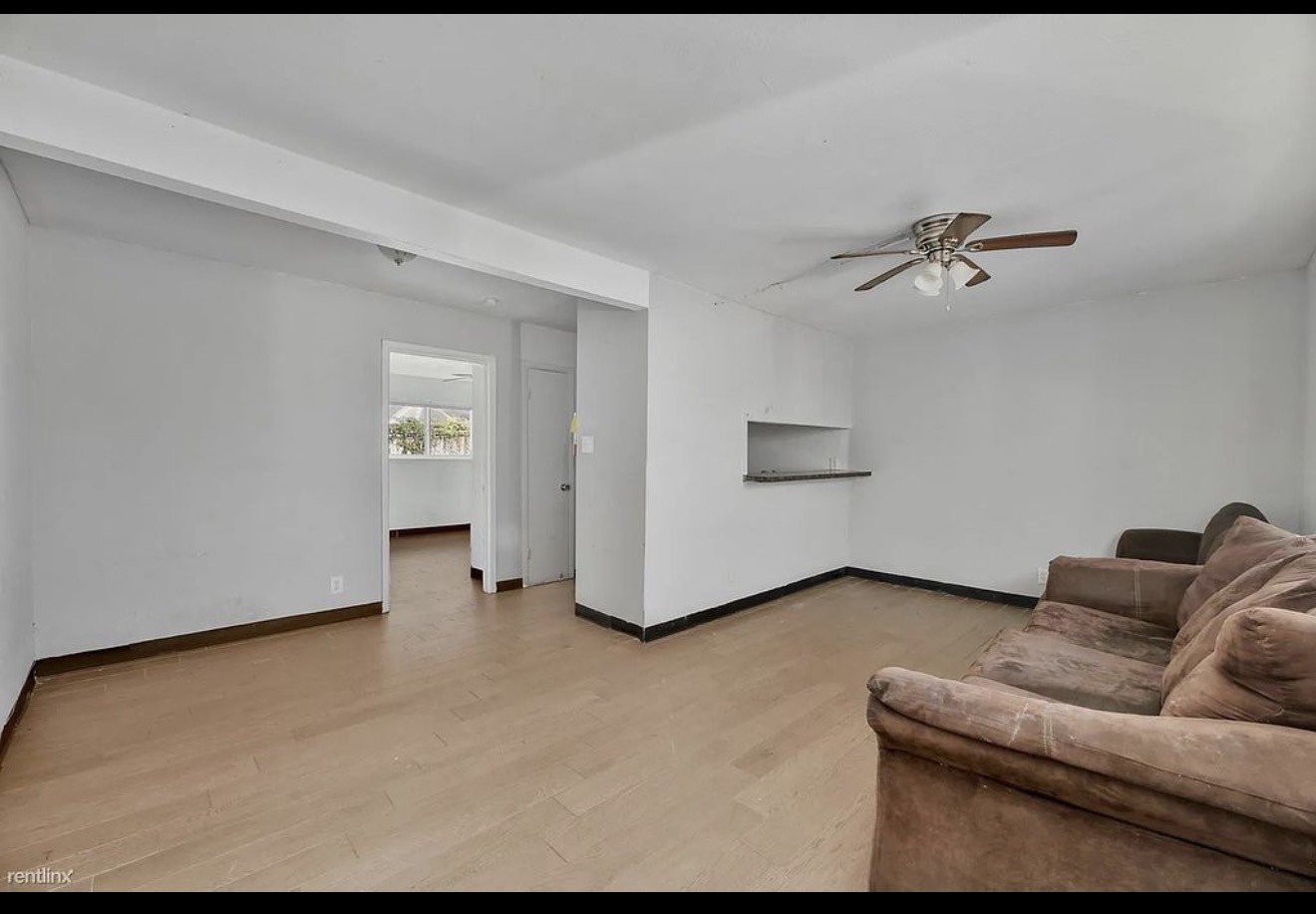 26 Farrell Street Houston, TX 77022 - Photo 8 of 10 a view of livingroom with furniture and ceiling fan