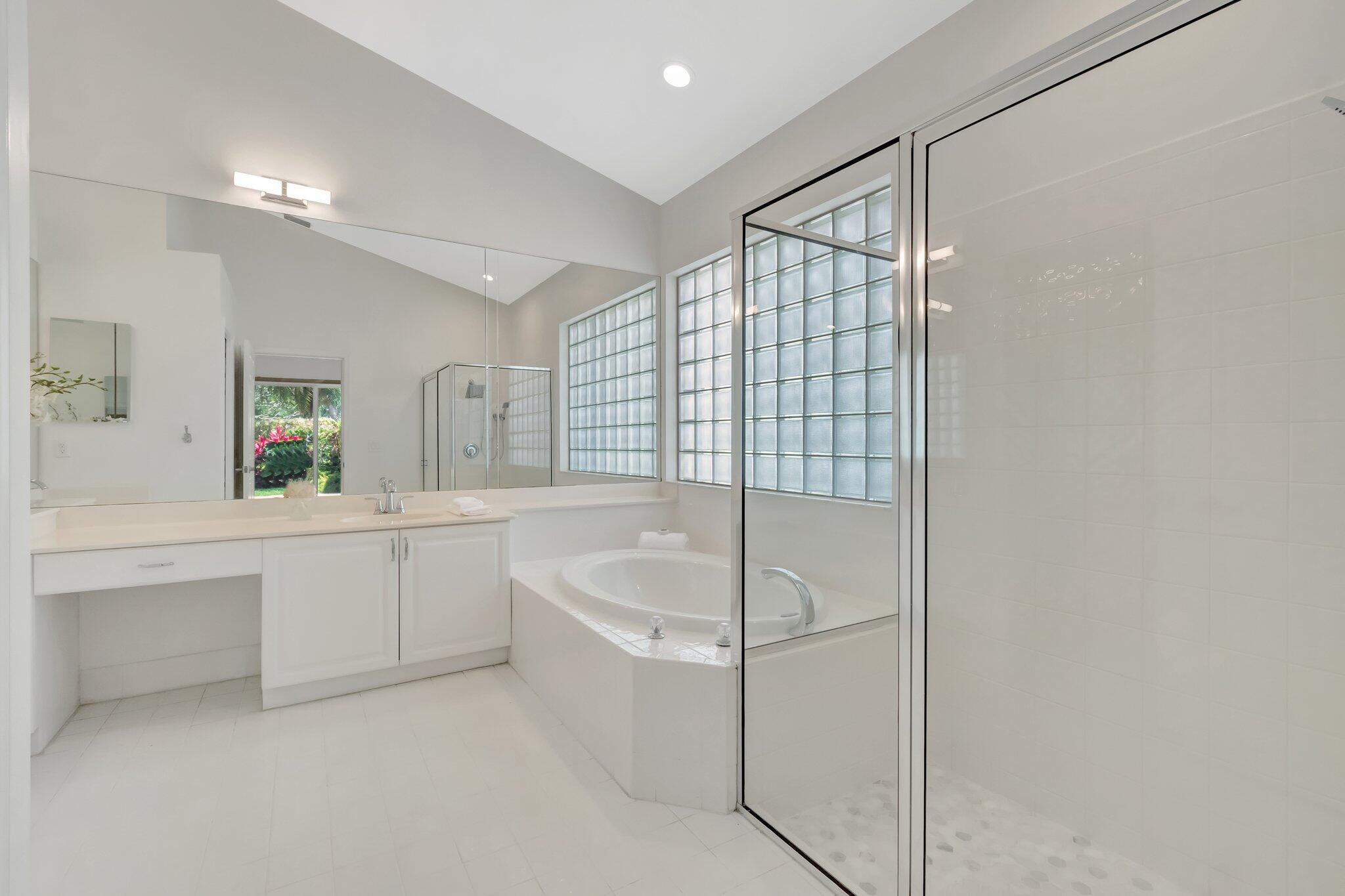 7575 Doubleton Drive Delray Beach, FL 33446 - Photo 20 of 47 Primary Bathroom