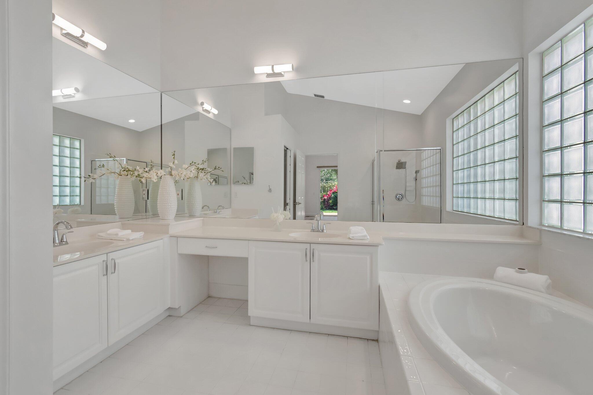 7575 Doubleton Drive Delray Beach, FL 33446 - Photo 21 of 47 Primary Bathroom