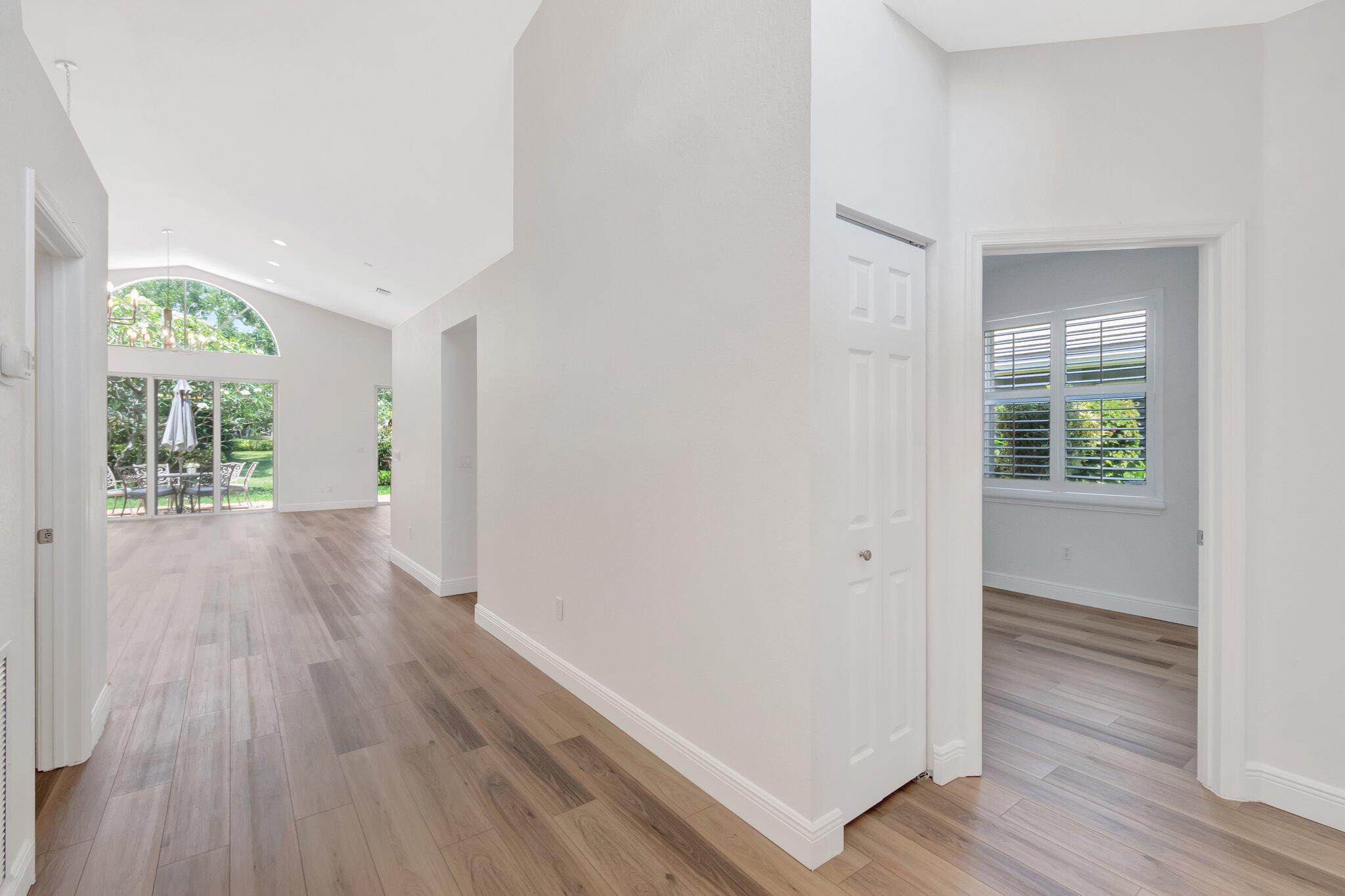 7575 Doubleton Drive Delray Beach, FL 33446 - Photo 5 of 47 Foyer