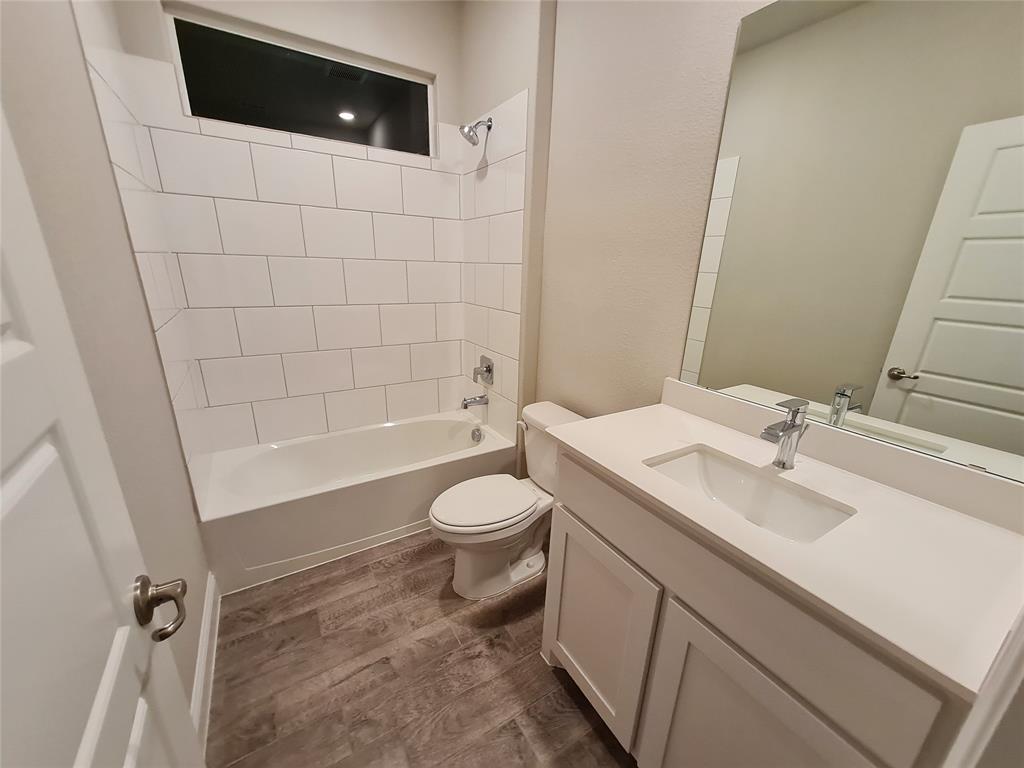 1604 Buzzard Road Denton, TX 76205 - Photo 15 of 22 Full bath between front Bedrooms 1 & 2.