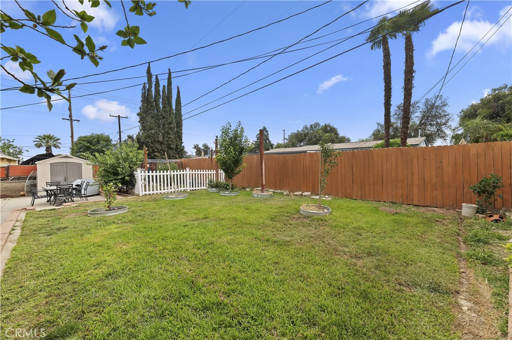 3075 Ronald Street Riverside, CA 92506 - Photo 24 of 30 a backyard of a house with lots of green space