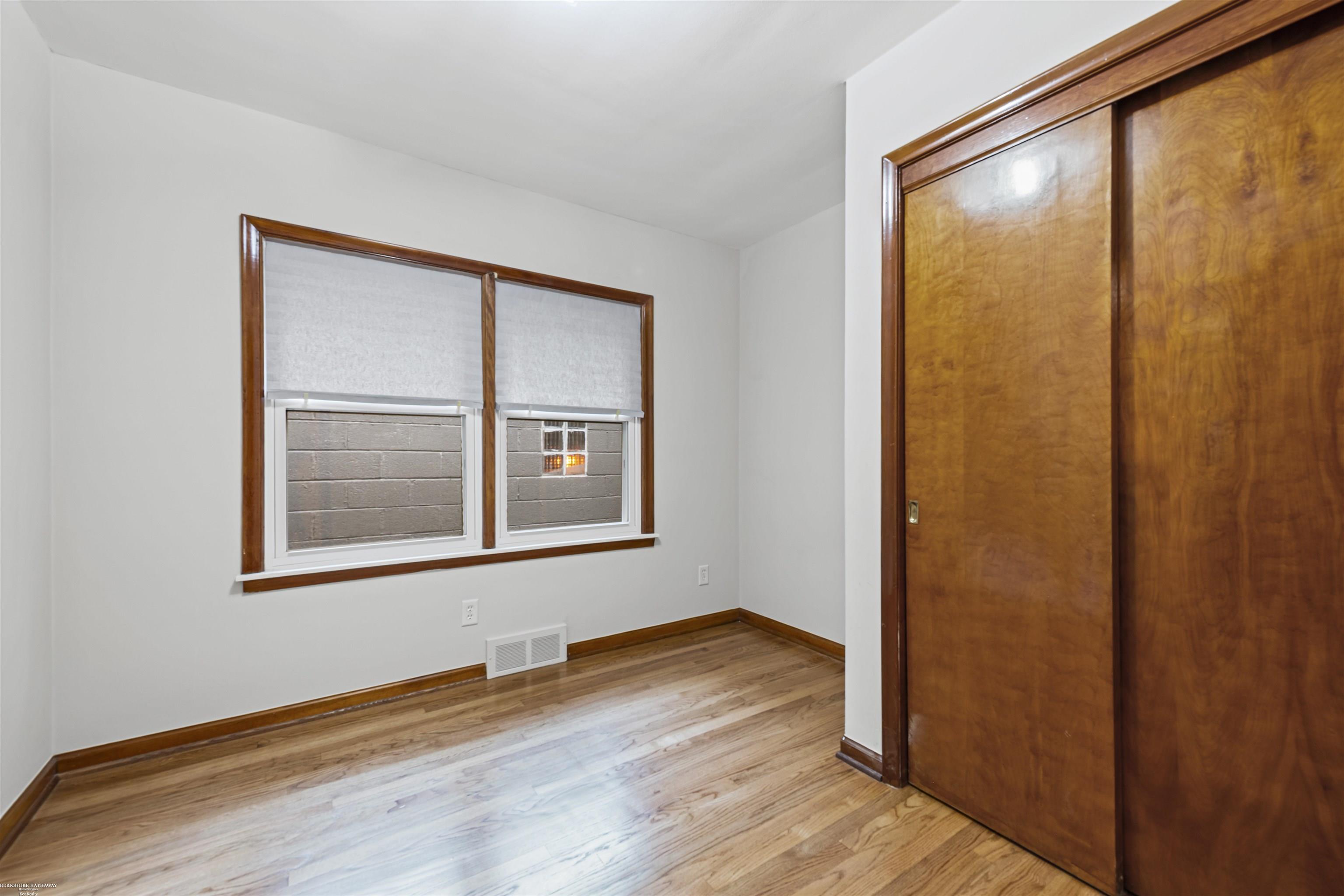 2147 Roslyn Road Grosse Pointe Woods, MI 48236 - Photo 10 of 32