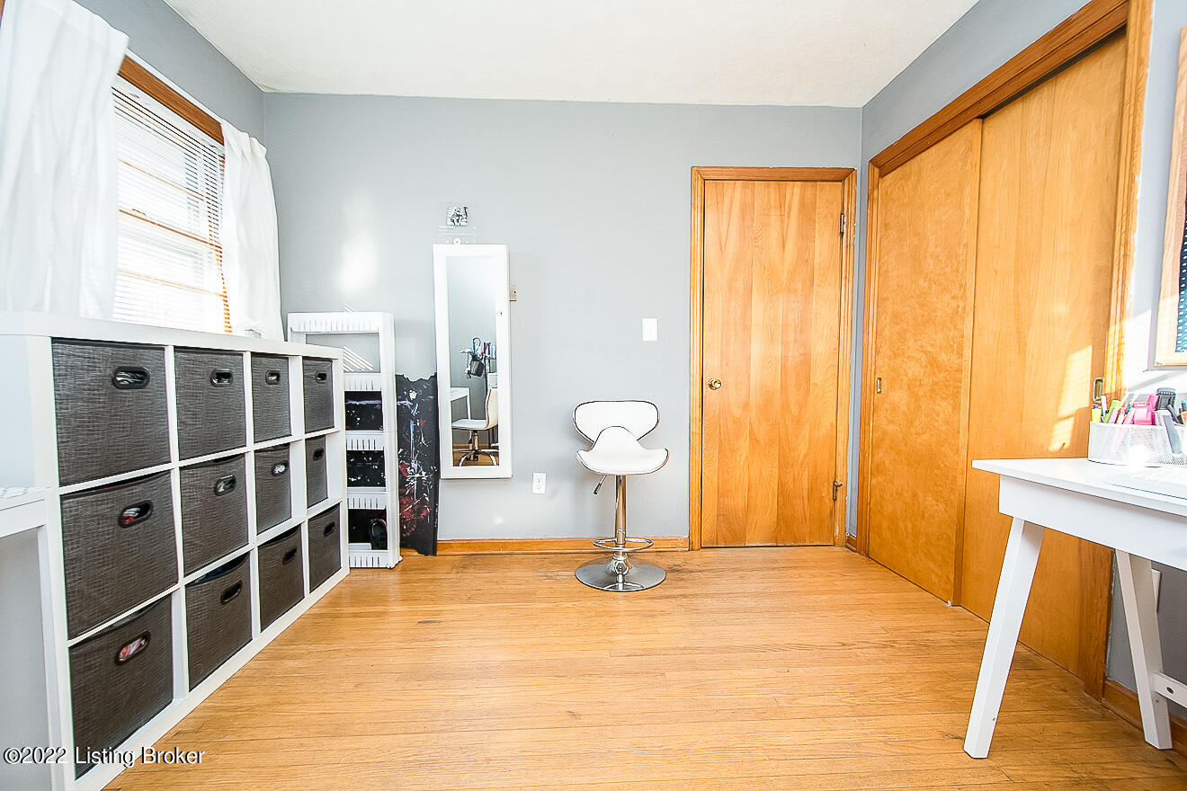 10810 Deering Road Louisville, KY 40272 - Photo 17 of 28 Bedroom 2