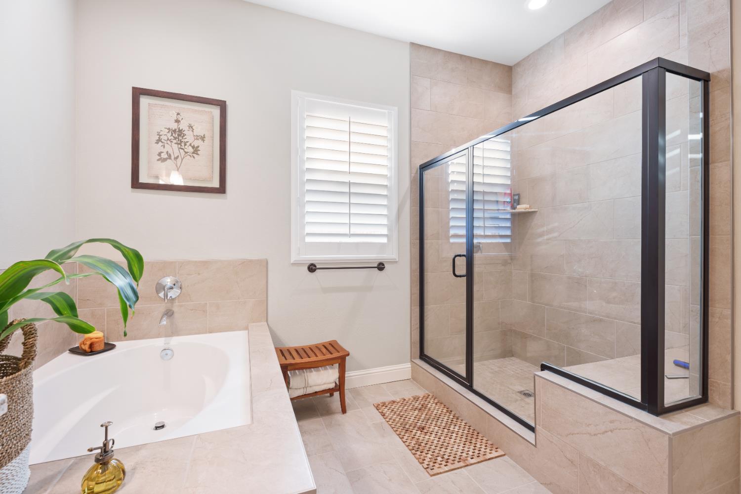 822 Overstone Avenue Madera, CA 93636 - Photo 25 of 49 a bathroom with a bathtub and a shower