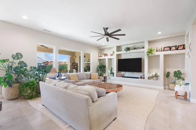 $850,000 | 822 Overstone Avenue, Madera, CA 93636