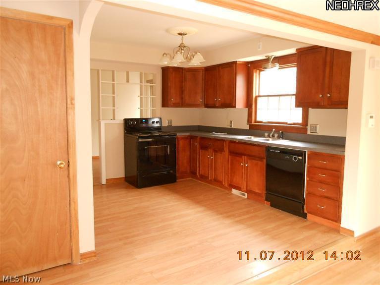 9709 Unity Road Youngstown, OH 44514 - Photo 3 of 5 Kitchen