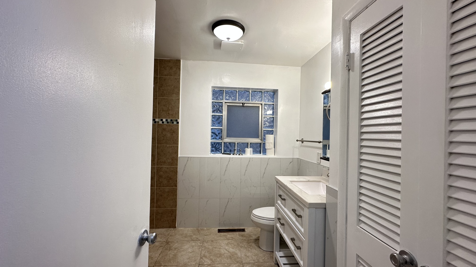 2745 West Berwyn Avenue, Unit 1 Chicago, IL 60625 - Photo 7 of 14 a bathroom with a sink a toilet and a shower