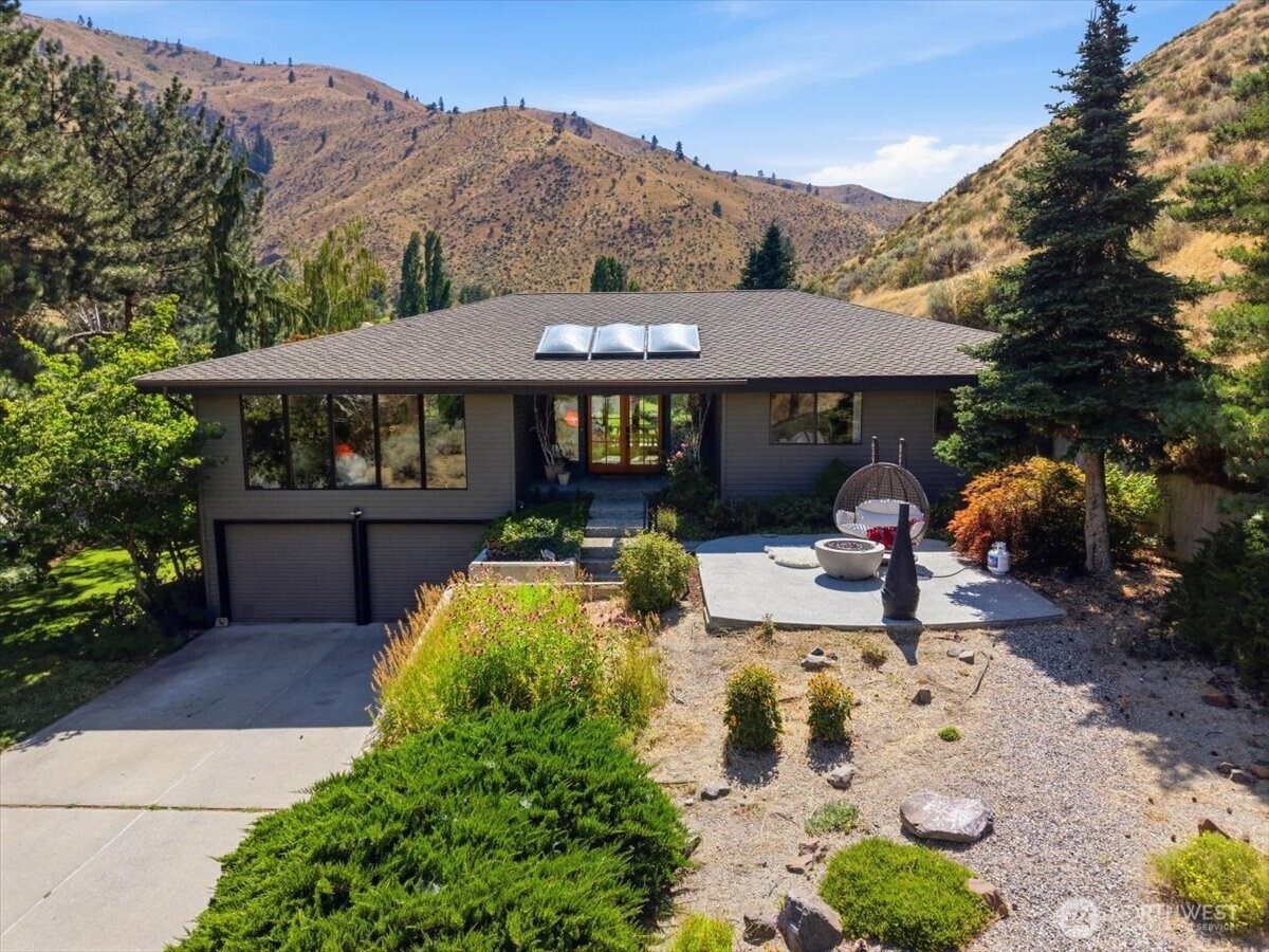 1030 Canyonside Road Wenatchee, WA 98801 - Photo 1 of 40
