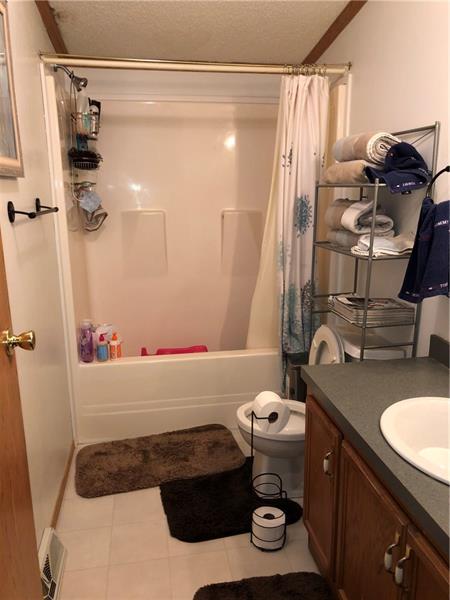 174 Sutherland Road Grove City, PA 16127 - Photo 14 of 18 Main Bathroom