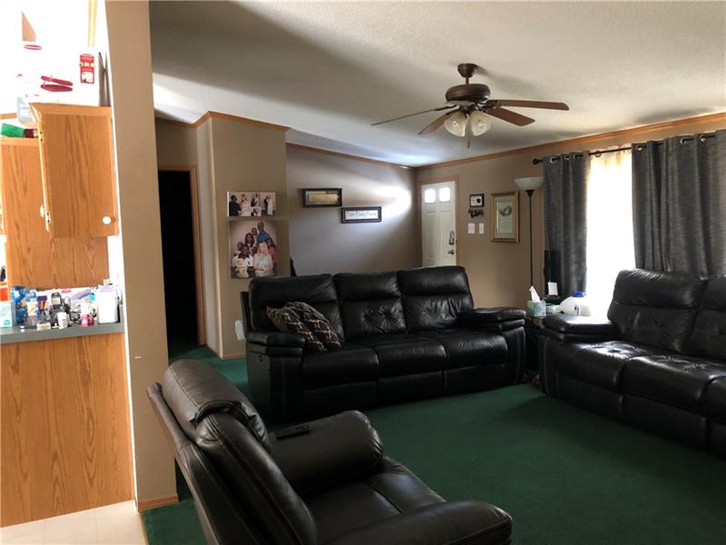 174 Sutherland Road Grove City, PA 16127 - Photo 3 of 18 Living Room
