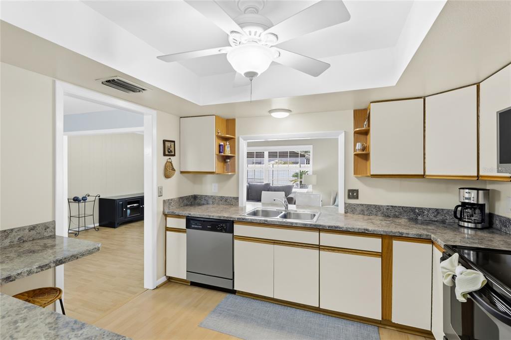 1908 49th Street West Bradenton, FL 34209 - Photo 14 of 44