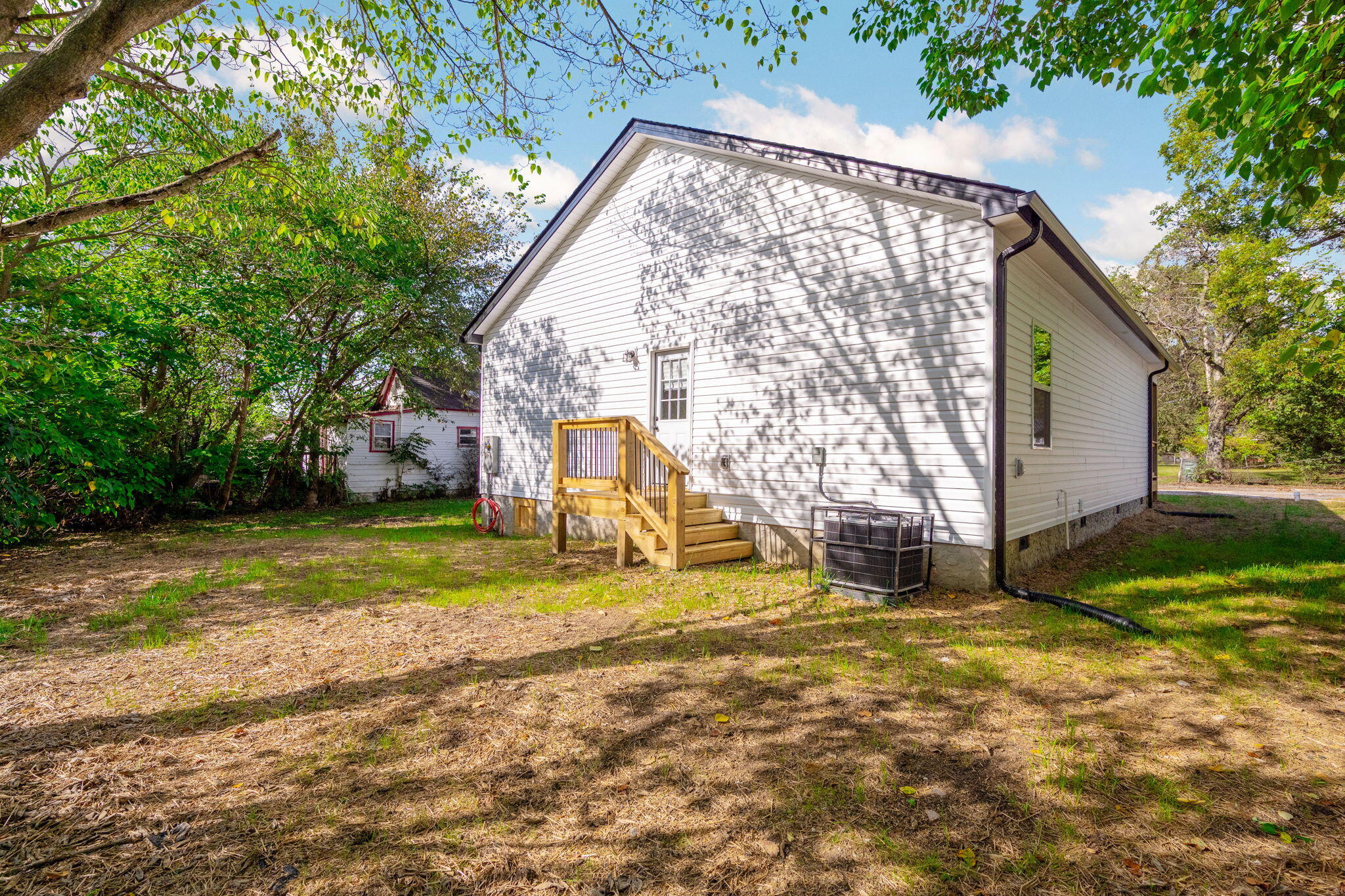 2116 Sharp Street Chattanooga, TN 37404 - Photo 23 of 27 9- Back Yard Right Side