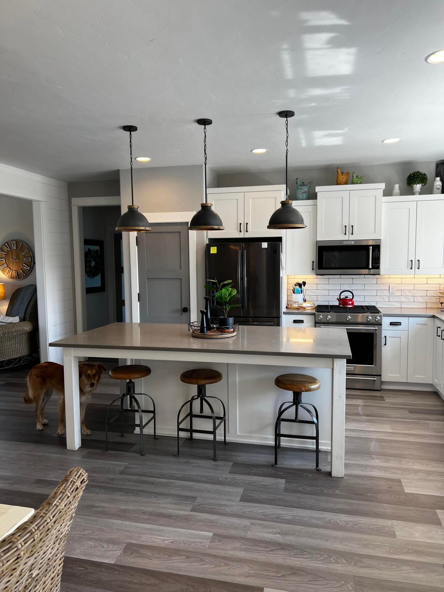 3513 Southwest 47th Street Redmond, OR 97756 - Photo 11 of 27 18B9CD68-5FC8-4DA8-A0ED-F730E20E3F5C