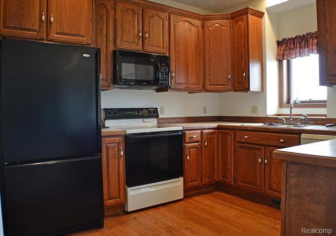 9456 North Fowlerville Road Fowlerville, MI 48836 - Photo 13 of 26 13.jpg