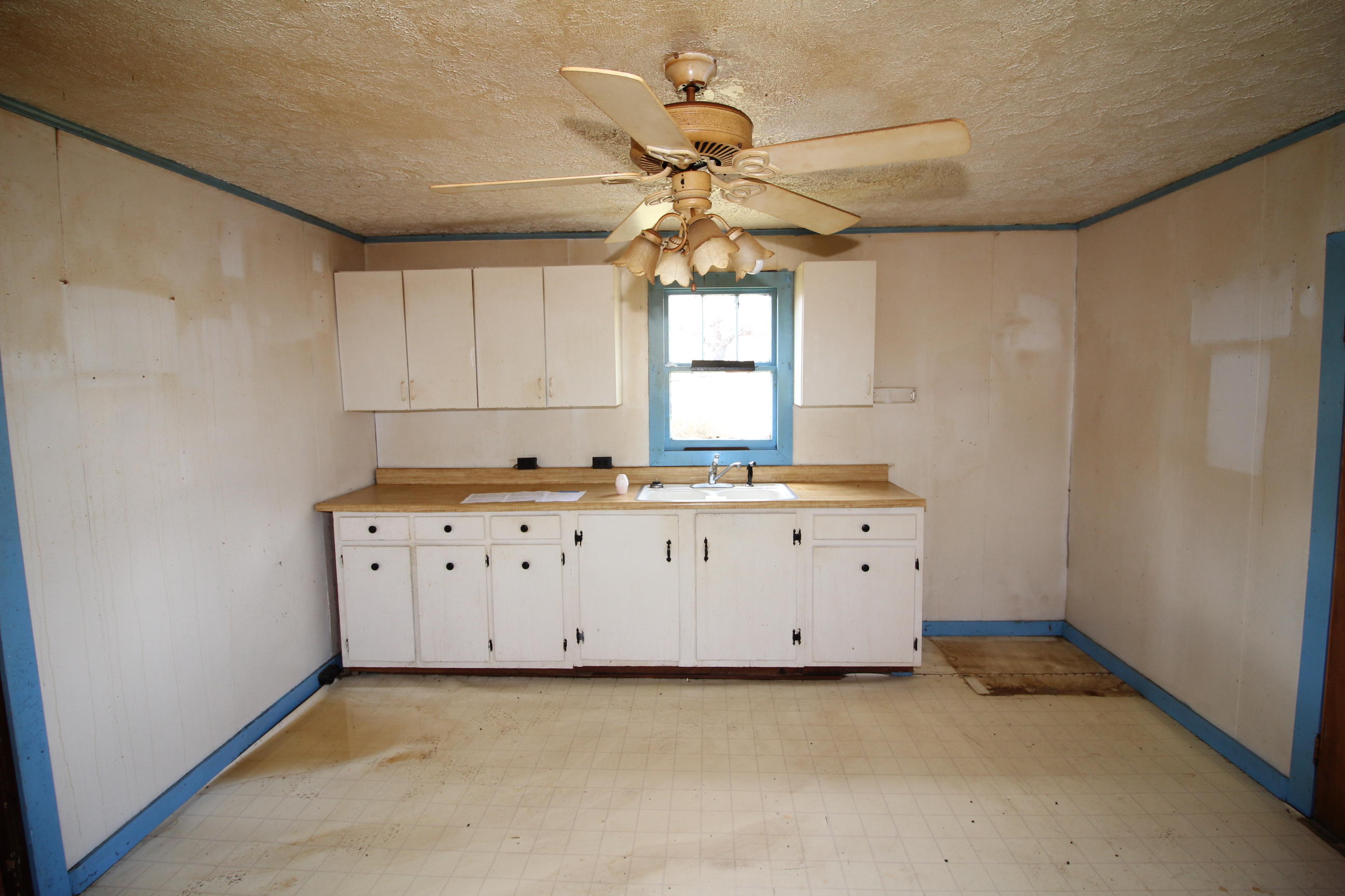 918 Winding Road Fries, VA 24330 - Photo 8 of 15 Kitchen