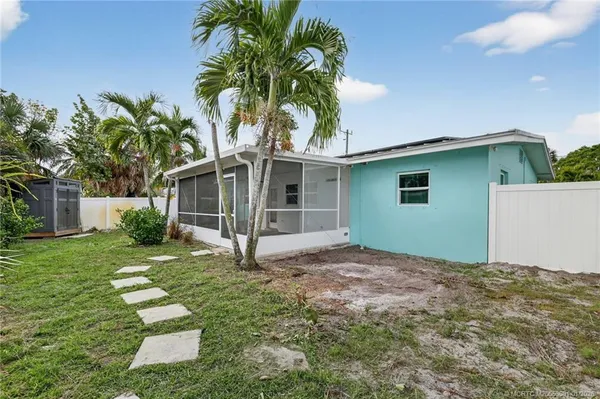 $365,000 | 607 Southeast Cortez Avenue, Stuart, FL 34994