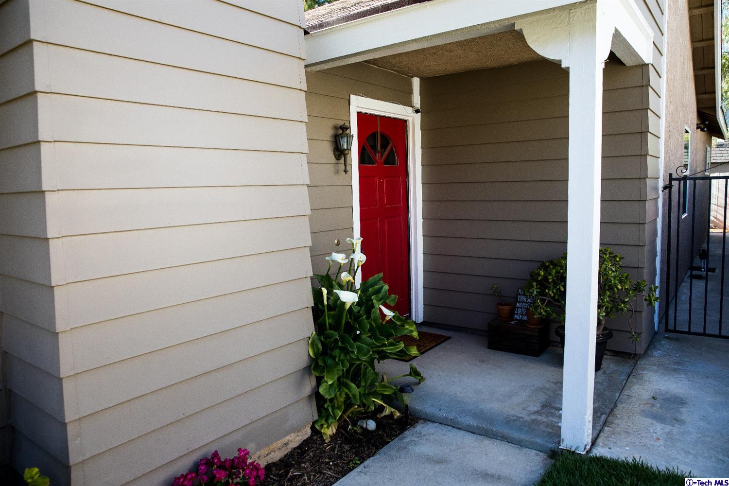 28521 Victoria Road Castaic, CA 91384 - Photo 3 of 36 Gallery Image 3
