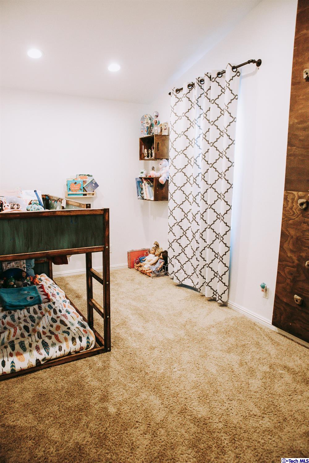 28521 Victoria Road Castaic, CA 91384 - Photo 25 of 36 Gallery Image 25