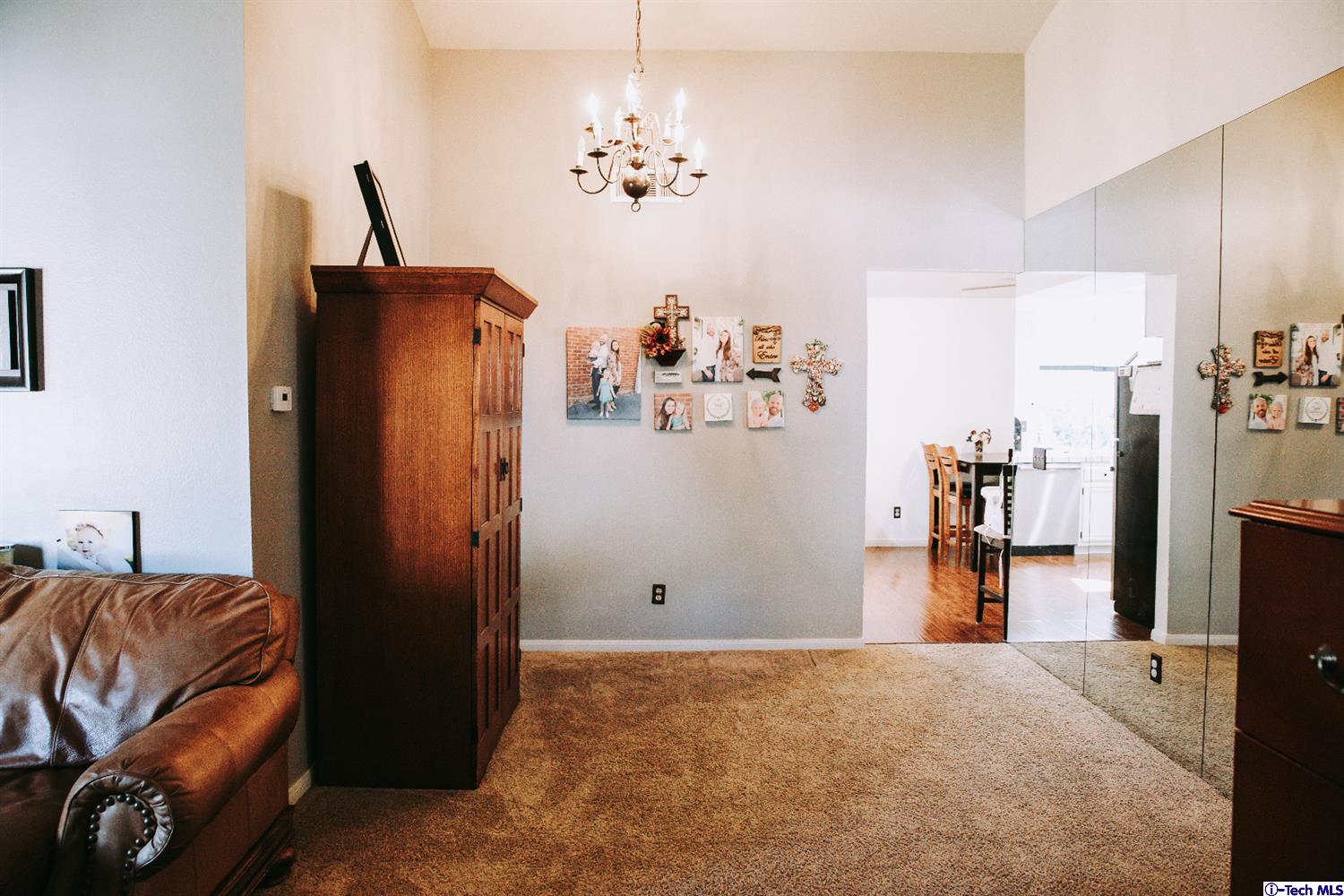 28521 Victoria Road Castaic, CA 91384 - Photo 4 of 36 Gallery Image 4