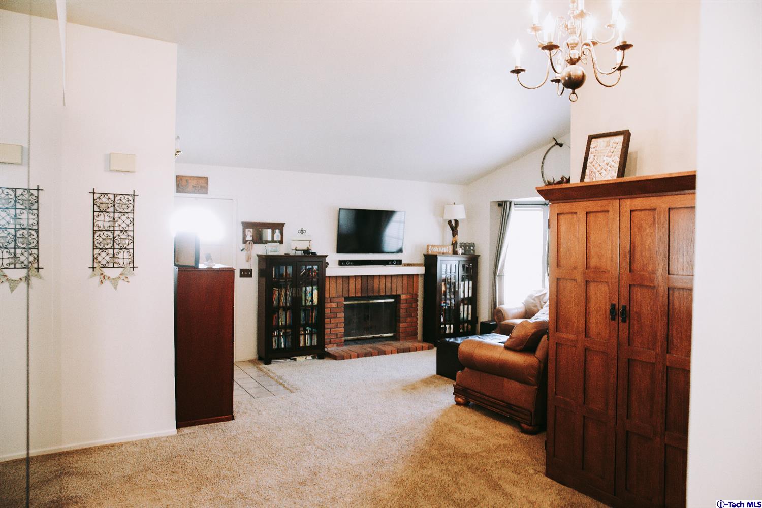 28521 Victoria Road Castaic, CA 91384 - Photo 6 of 36 Gallery Image 6