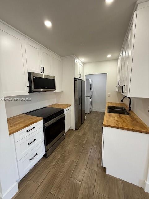 17860 Southwest 112th Court Miami, FL 33157 - Photo 14 of 17 a large kitchen with stainless steel appliances kitchen island granite countertop a stove a sink and a refrigerator