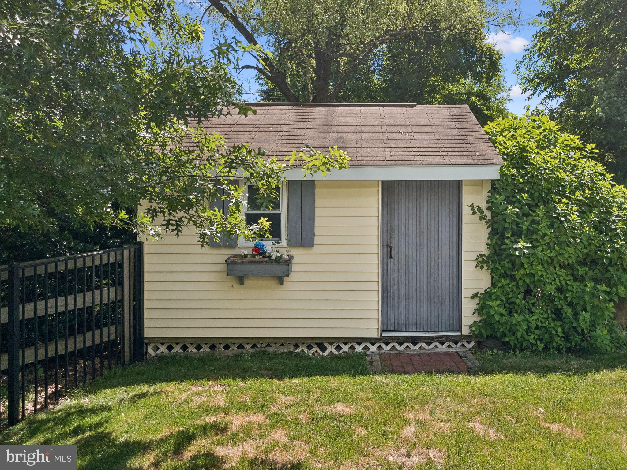 407 Miller Road Reading, PA 19608 - Photo 26 of 37 Pool Shed