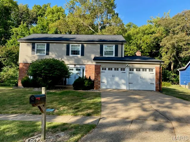 $475,000 | 831 Windsor Gardens Court, Ballwin, MO 63021