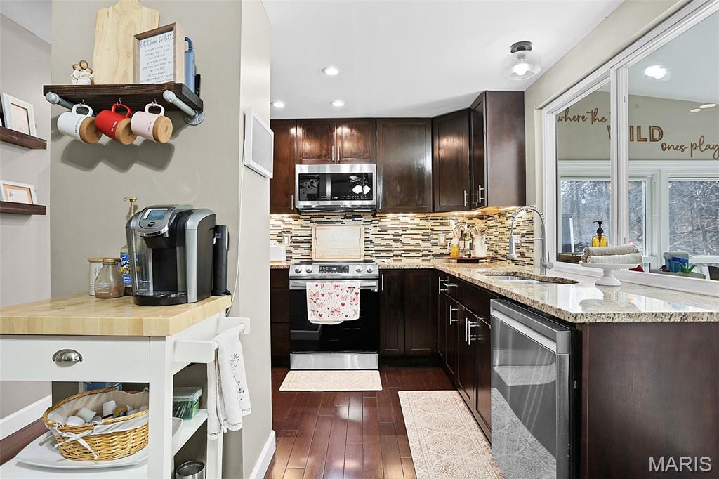 831 Windsor Gardens Court Ballwin, MO 63021 - Photo 8 of 30