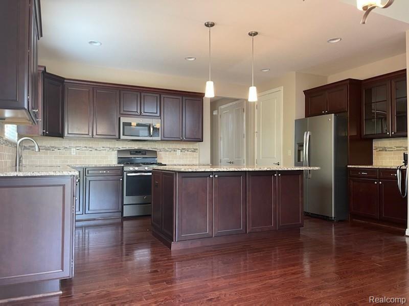 3668 Winding Brk Circle Rochester, MI 48309 - Photo 6 of 18 2.jpeg