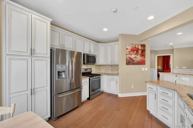 $569,900 | 734 Regency Drive, Fishkill, NY 12524