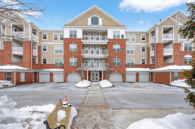 $569,900 | 734 Regency Drive, Fishkill, NY 12524