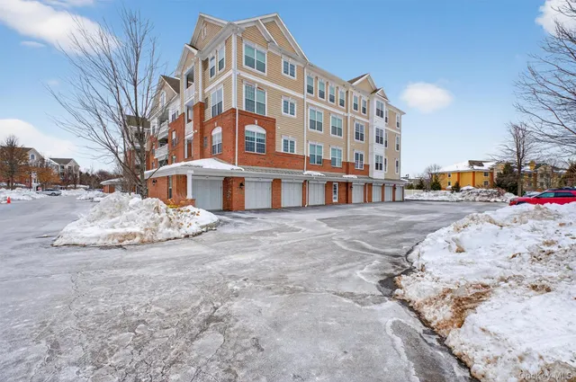 $569,900 | 734 Regency Drive, Fishkill, NY 12524