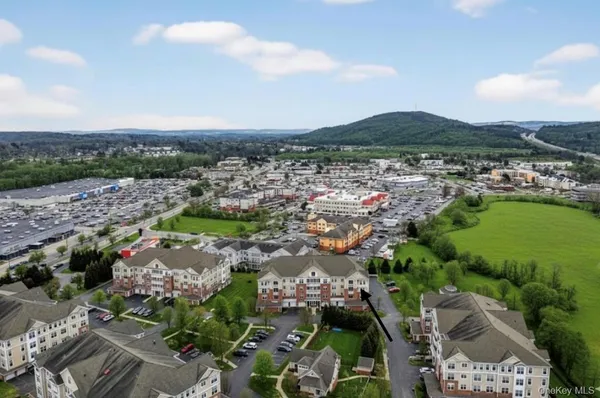 $569,900 | 734 Regency Drive, Fishkill, NY 12524