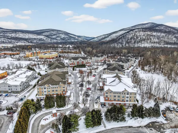 $569,900 | 734 Regency Drive, Fishkill, NY 12524