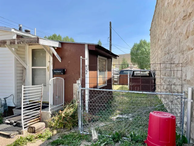 $100,000 | 402 Diamondville Avenue, Diamondville, WY 83116