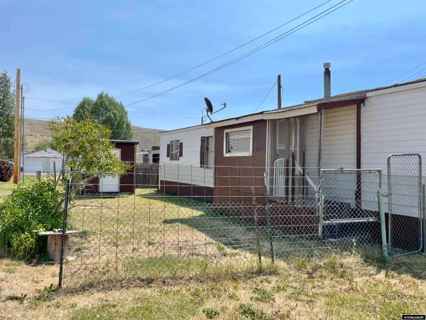 $95,000 | 402 Diamondville Avenue, Diamondville, WY 83116