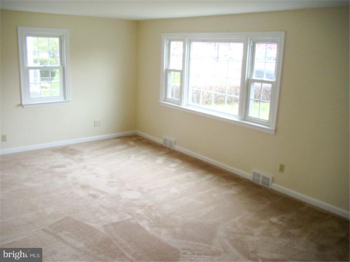 3110 East County Line Road Hatboro, PA 19040 - Photo 2 of 15 Living Room