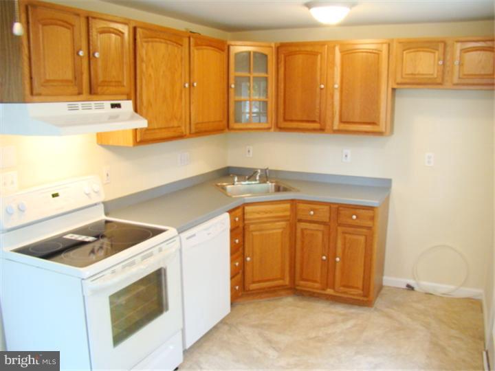 3110 East County Line Road Hatboro, PA 19040 - Photo 4 of 15 Kitchen