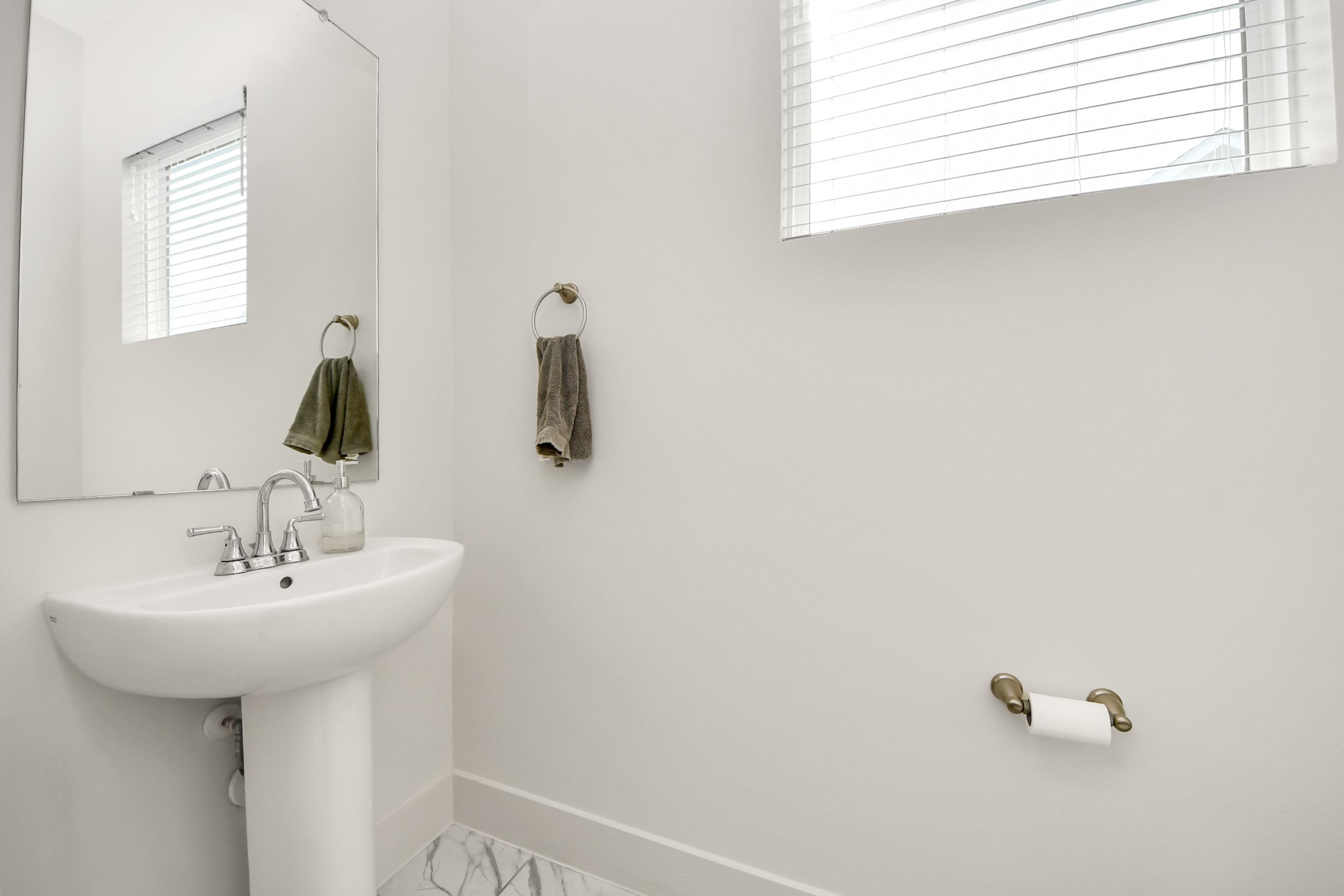 3622 Griggs Road Houston, TX 77021 - Photo 12 of 30 a bathroom with a sink and a mirror