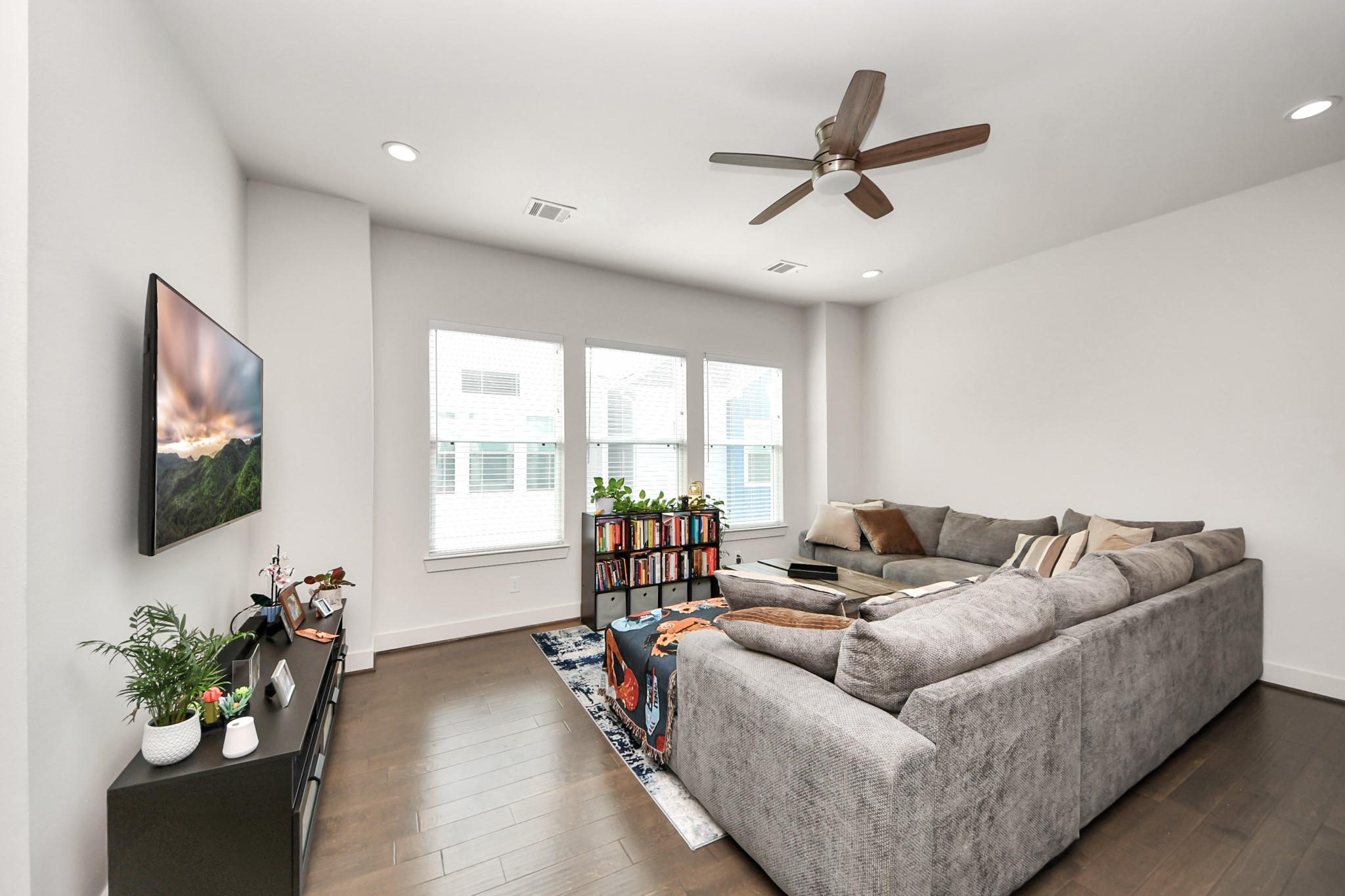 3622 Griggs Road Houston, TX 77021 - Photo 14 of 30 a living room with furniture ceiling fan and a flat screen tv