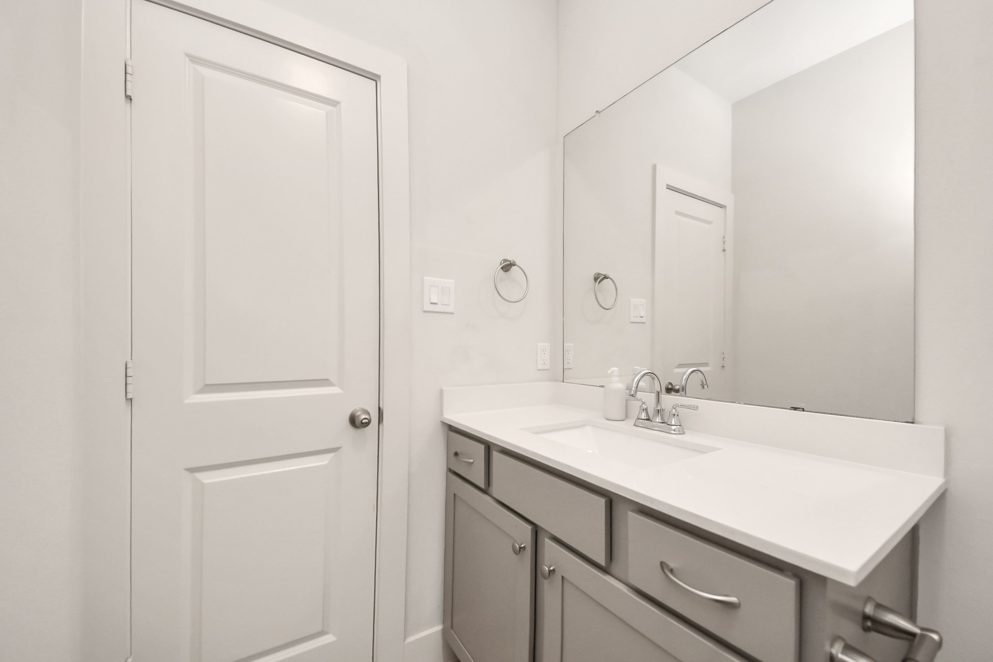 3622 Griggs Road Houston, TX 77021 - Photo 8 of 30 a bathroom with a sink vanity and a mirror