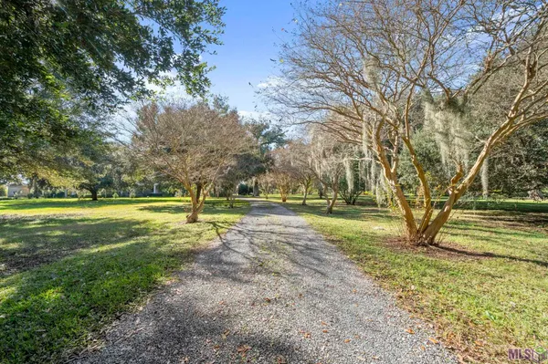 $1,025,000 | 5528 East La Highway, Batchelor, LA 70715