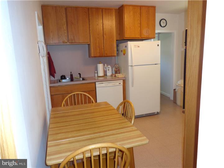 125 East Clements Bridge Road Runnemede, NJ 08078 - Photo 8 of 11 Kitchen