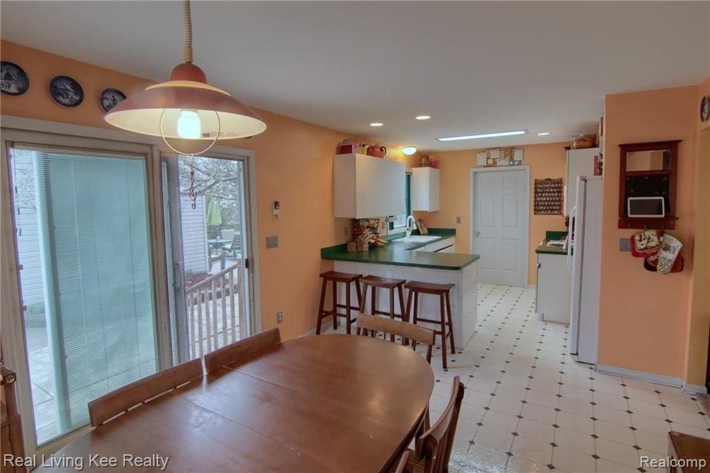 2317 Culbertson Avenue Rochester, MI 48307 - Photo 9 of 32