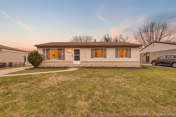 $225,000 | 31674 Grove, Fraser, MI 48026