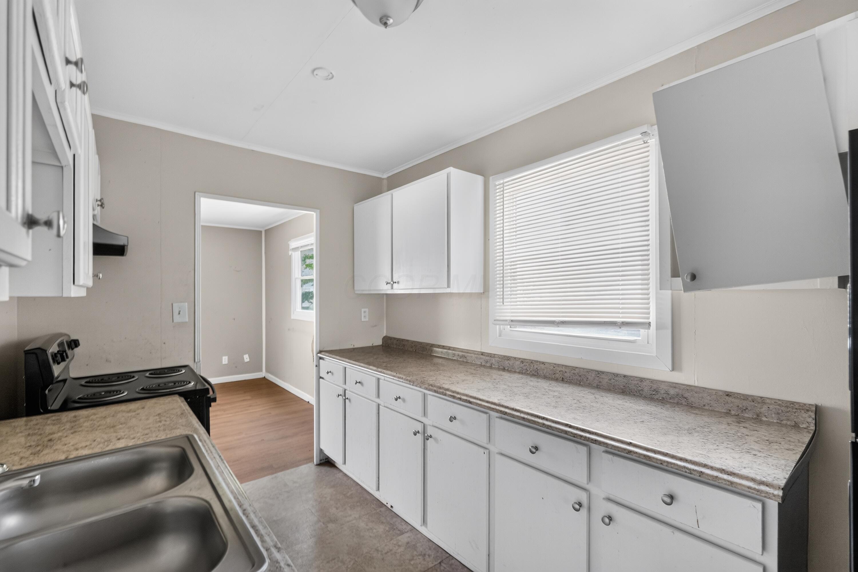 1170 South Hampton Road Columbus, OH 43227 - Photo 12 of 32 12_1170_S_Hampton_Rd-Kitchen-6683